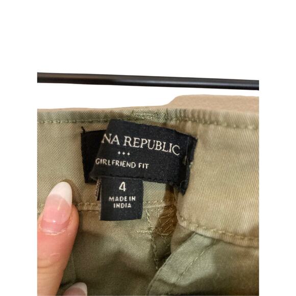 Banana Republic Women's Preppy Girlfriend Fit Bootcut SZ 4 Tan Slacks - Picture 3 of 5